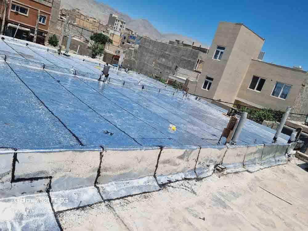 چرا پاییز بهترین فصل برای نصب ایزوگام است؟